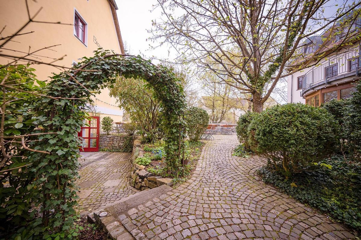 Brauereigasthof-Jakob Nittenau Exteriör bild